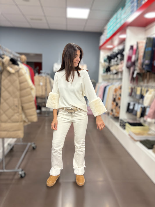 Jersey blanco con mangas de pelo