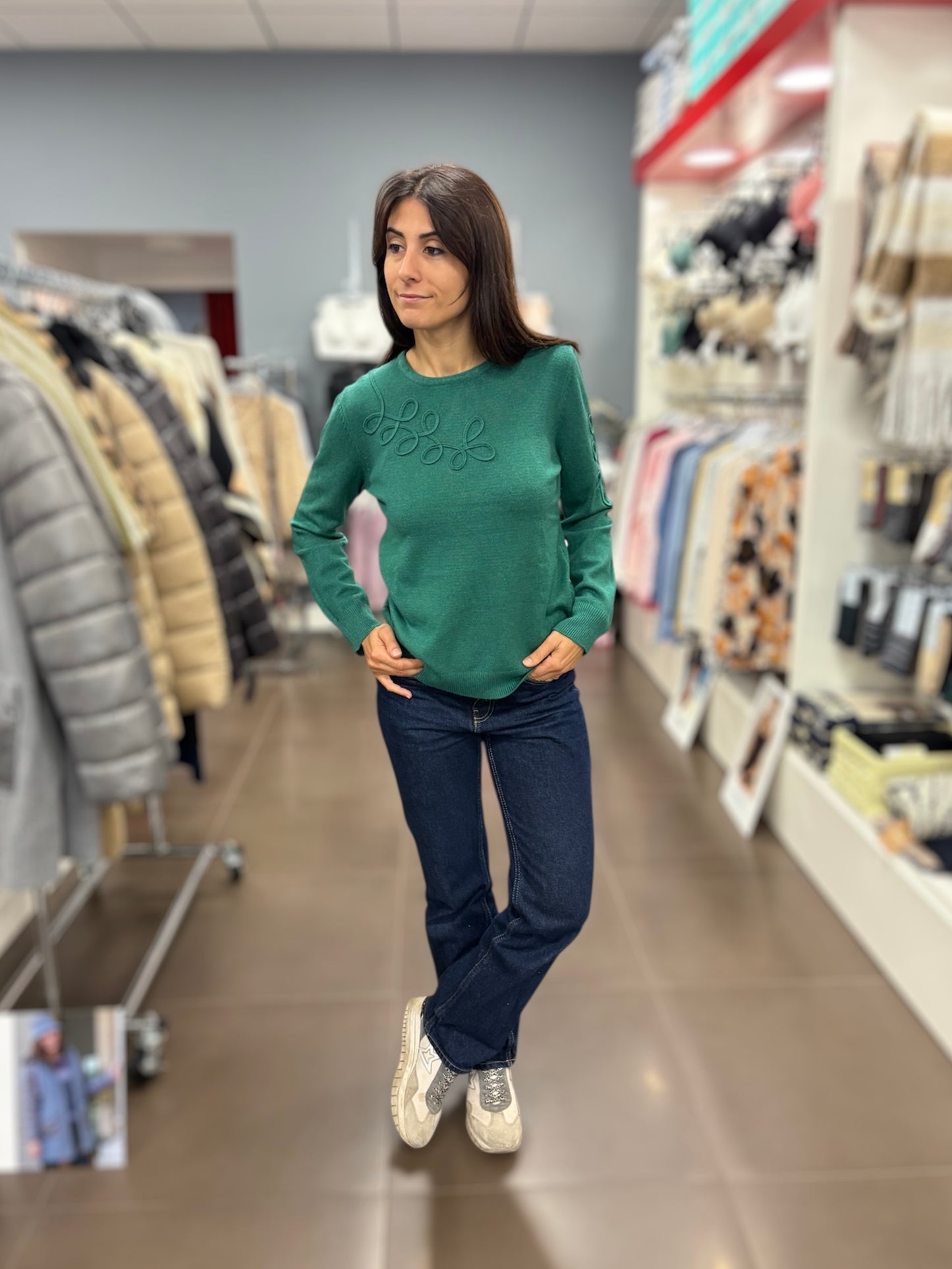 Jersey verde con detalle bordado