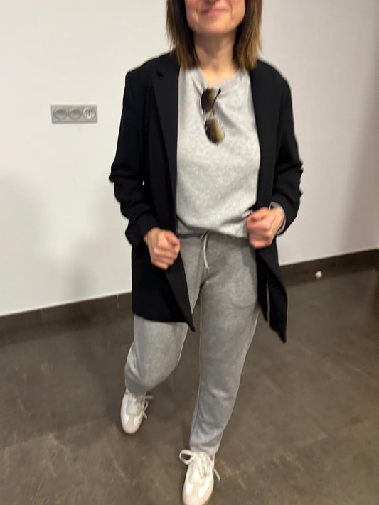 👟 Conjunto Comfy Gris con Detalle Brilli