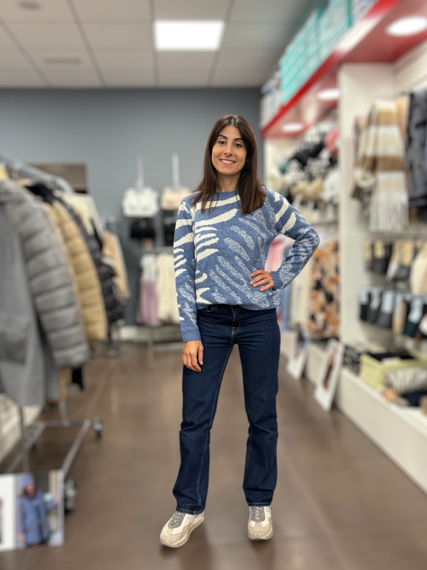 Jersey azul con estampado beige