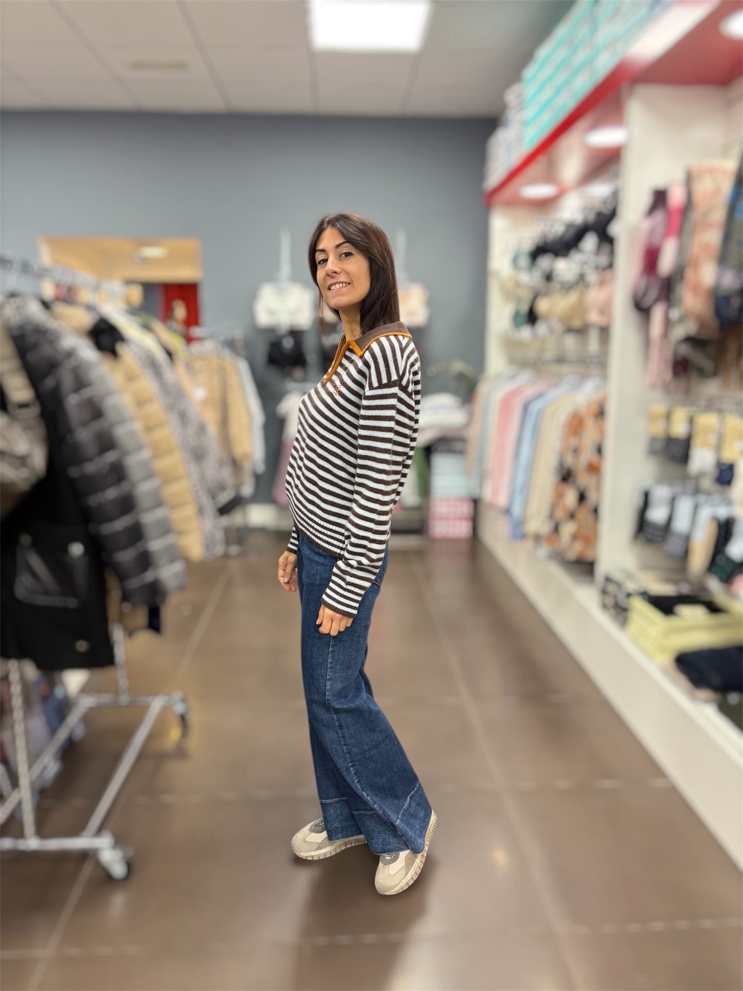 Jersey de rayas marrón y blanco con cremallera