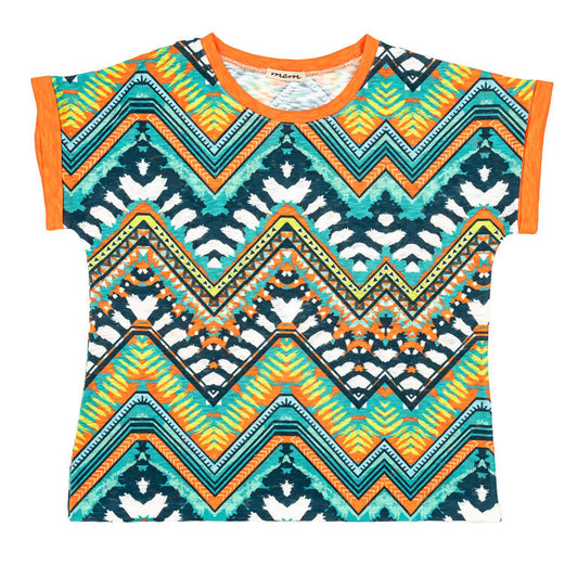 🧡 Camiseta con Estampado en Verdes y Naranjas – Manga Murciélago