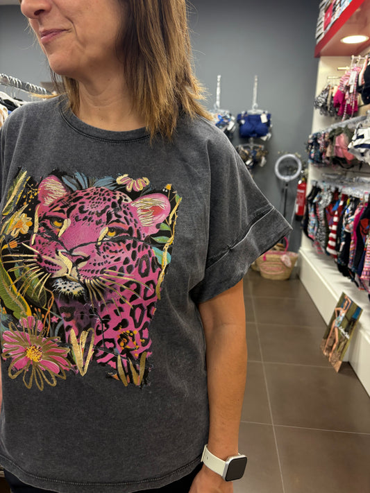 🐆🌸 Camiseta Pantera Tropical