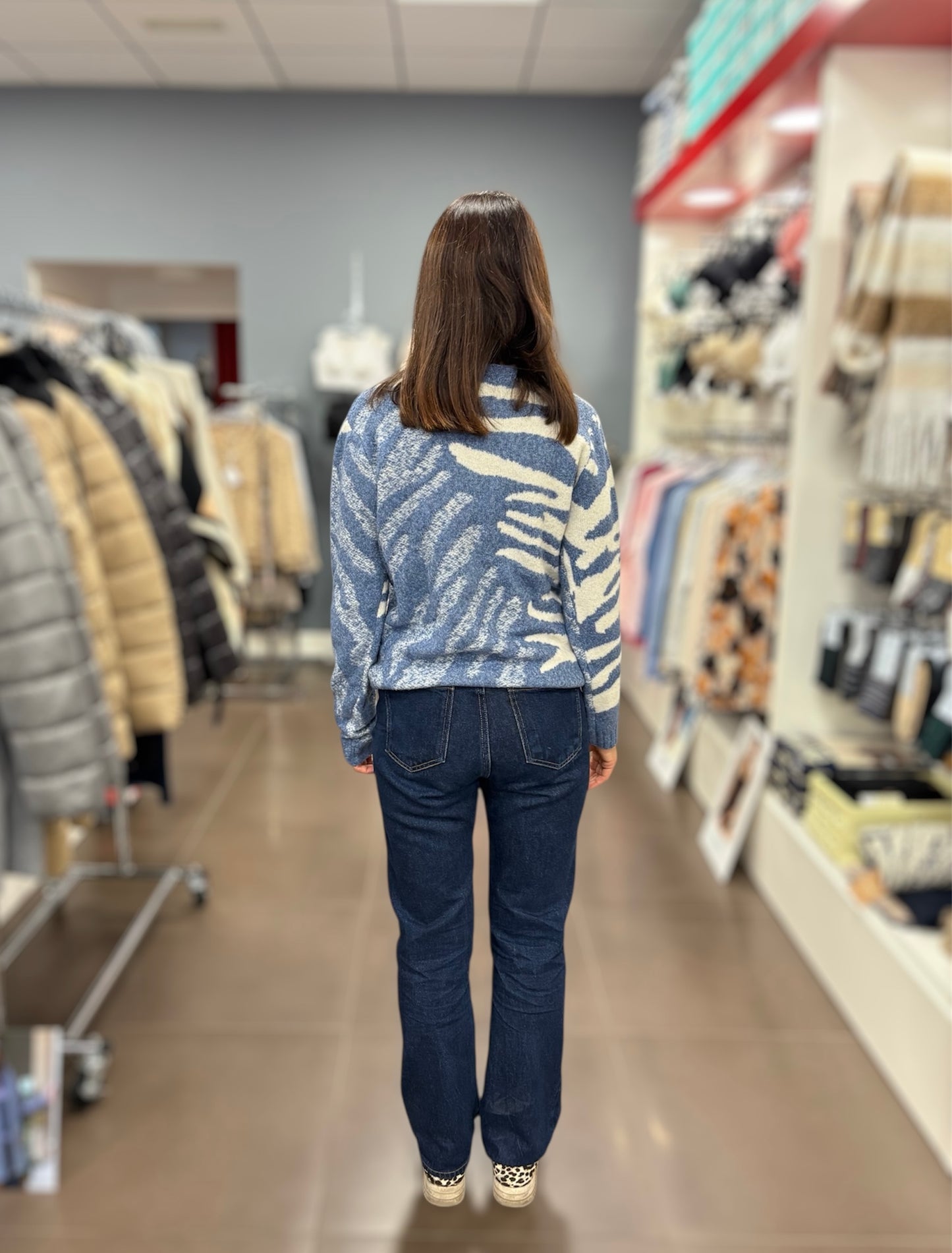 Jersey azul con estampado beige