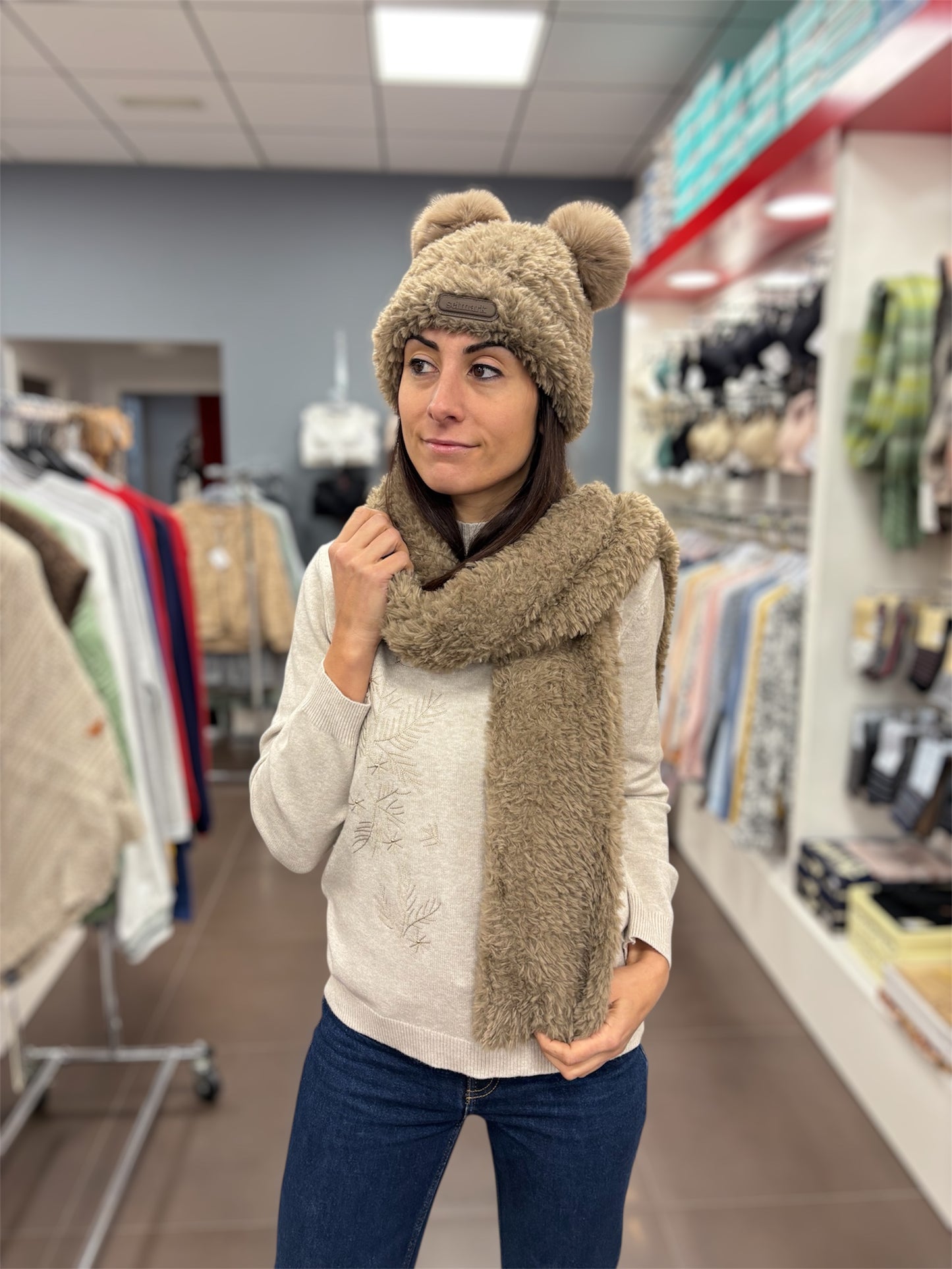 Conjunto de gorro y bufanda Selmark – Peluche marrón 🤎❄️