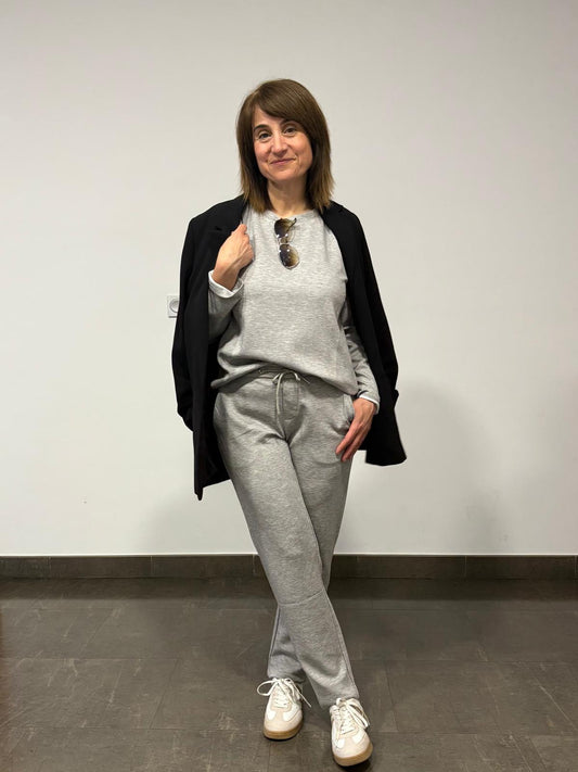 👟 Conjunto Comfy Gris con Detalle Brilli
