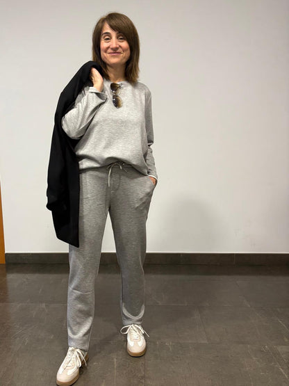 👟 Conjunto Comfy Gris con Detalle Brilli