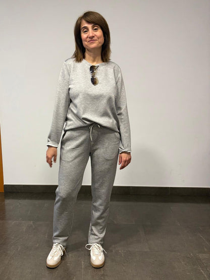 👟 Conjunto Comfy Gris con Detalle Brilli