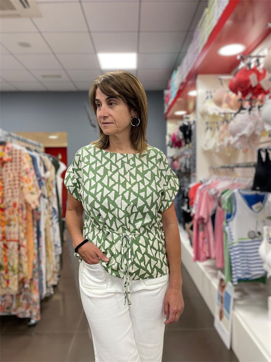 💚 Blusa Estampada Verde con Cordón